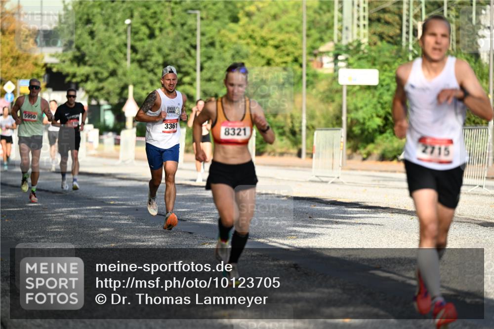 06.09.2026 - CURREX Alsterlauf Dr. Thomas Lammeyer http://msf.ph/oto/10123705 06.09.2026 09:40:10 Laufen 5950, 3361, 8321, 2715 meine-sportfotos.de
