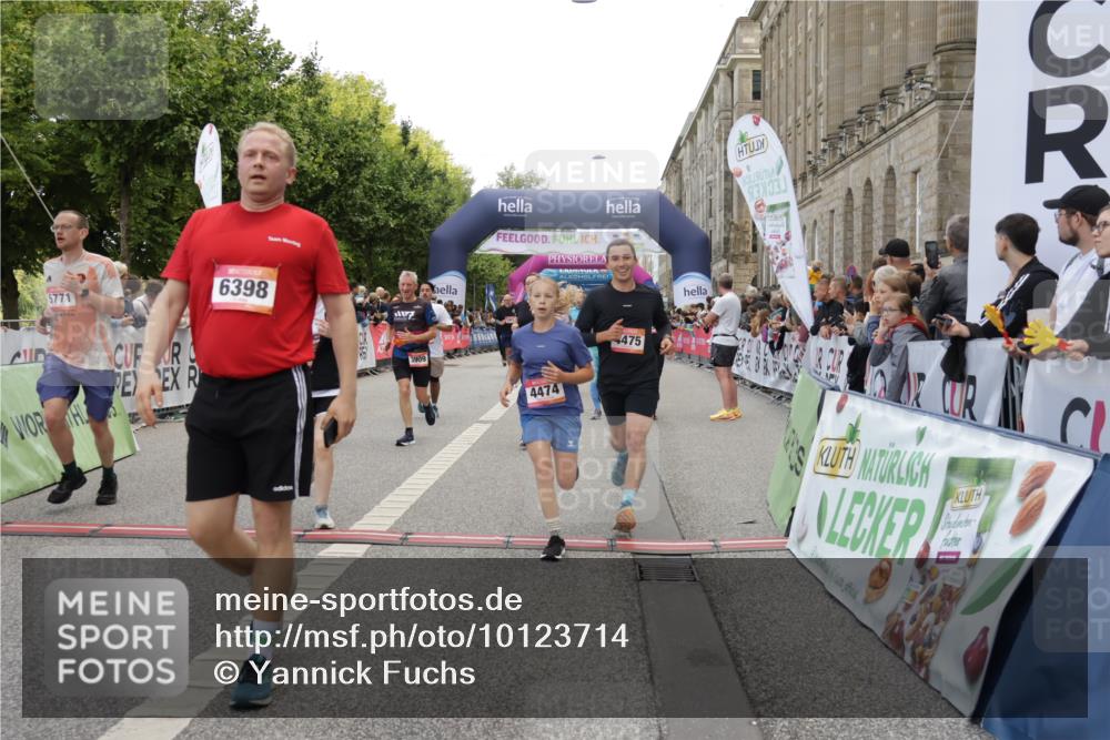 06.09.2026 - CURREX Alsterlauf Yannick Fuchs http://msf.ph/oto/10123714 06.09.2026 10:02:58 Ziel 2500, 2687, 3338, 3721, 3909, 4345, 4348, 4474, 4475, 4730, 5190, 5366, 5465, 5659, 5771, 5780, 5865, 5866, 6046, 6398 meine-sportfotos.de
