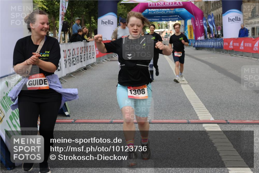 06.09.2026 - CURREX Alsterlauf Strokosch-Dieckow http://msf.ph/oto/10123736 06.09.2026 12:11:47 Ziel 1122, 1308, 1309 meine-sportfotos.de