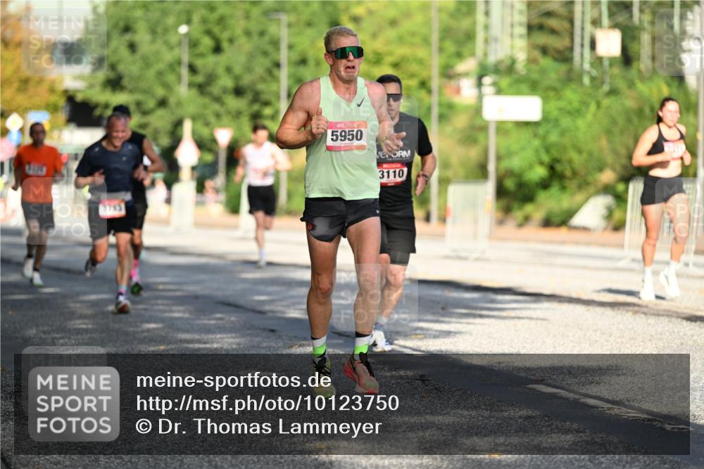 06.09.2026 - CURREX Alsterlauf Dr. Thomas Lammeyer http://msf.ph/oto/10123750 06.09.2026 09:40:15 Laufen 5950, 3110 meine-sportfotos.de