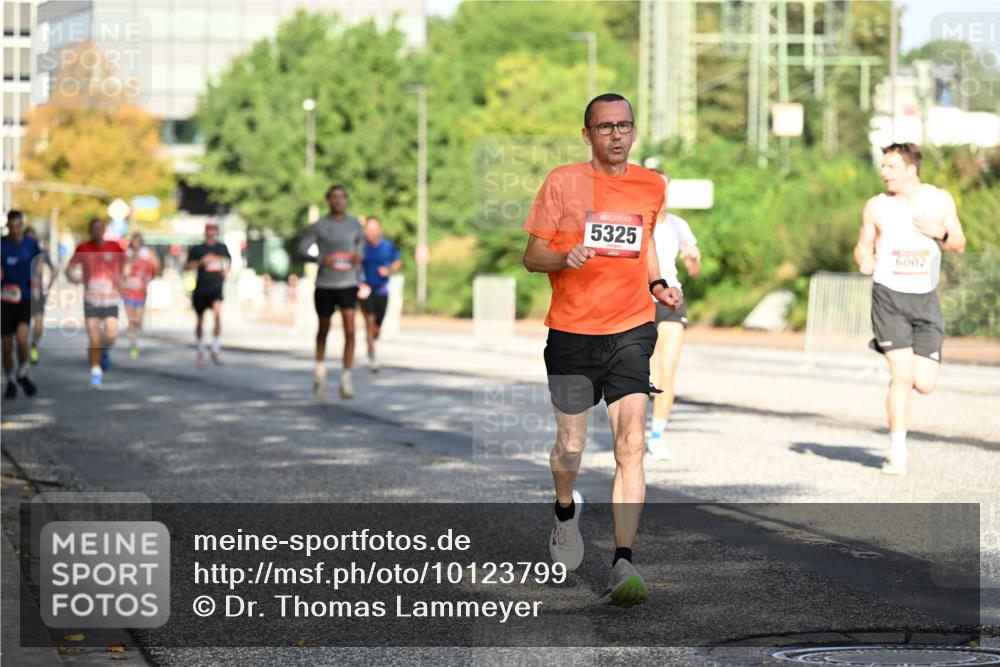 06.09.2026 - CURREX Alsterlauf Dr. Thomas Lammeyer http://msf.ph/oto/10123799 06.09.2026 09:40:21 Laufen 5325, 6002 meine-sportfotos.de