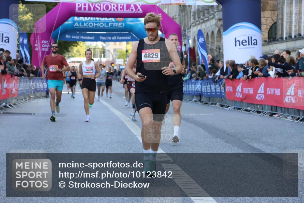 06.09.2026 - CURREX Alsterlauf Strokosch-Dieckow http://msf.ph/oto/10123842 06.09.2026 09:42:37 Ziel 2248, 3692, 4006, 4607, 4829, 5173, 5464, 5811, 6472 meine-sportfotos.de