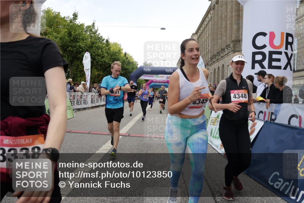 06.09.2026 - CURREX Alsterlauf Yannick Fuchs http://msf.ph/oto/10123850 06.09.2026 10:03:02 Ziel 2687, 3096, 3338, 3721, 3909, 4345, 4348, 4474, 4475, 4730, 4922, 5465, 5771, 5780, 5865, 5866, 5903, 6046, 6049, 6379, 6398, 8100 meine-sportfotos.de