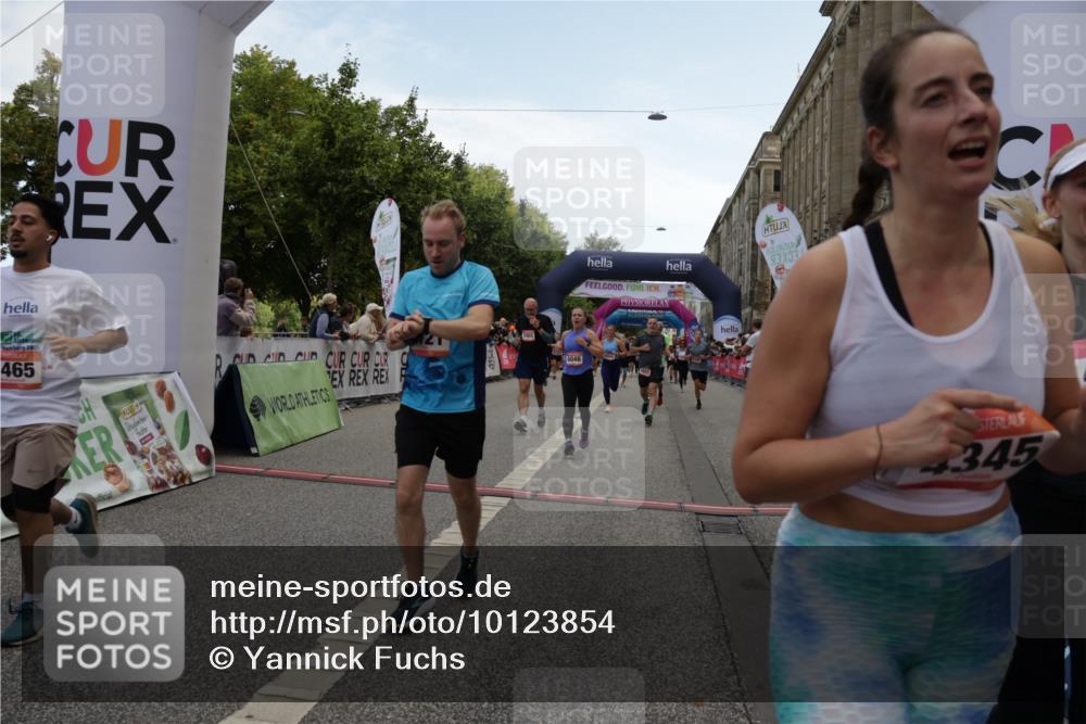 06.09.2026 - CURREX Alsterlauf Yannick Fuchs http://msf.ph/oto/10123854 06.09.2026 10:03:02 Ziel 2687, 3096, 3338, 3721, 3909, 4345, 4348, 4474, 4475, 4730, 4922, 5465, 5771, 5780, 5865, 5866, 5903, 6046, 6049, 6379, 6398, 8100 meine-sportfotos.de