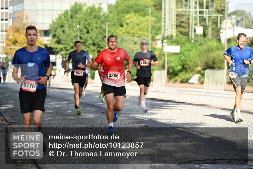 06.09.2026 - CURREX Alsterlauf Dr. Thomas Lammeyer http://msf.ph/oto/10123857 06.09.2026 09:40:27 Laufen 3572, 3366, 5776, 215, 5963 meine-sportfotos.de
