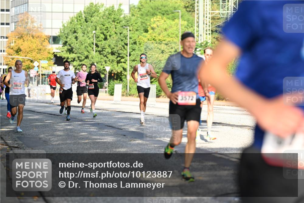 06.09.2026 - CURREX Alsterlauf Dr. Thomas Lammeyer http://msf.ph/oto/10123887 06.09.2026 09:40:29 Laufen 822, 5952, 8233, 6004, 3572 meine-sportfotos.de