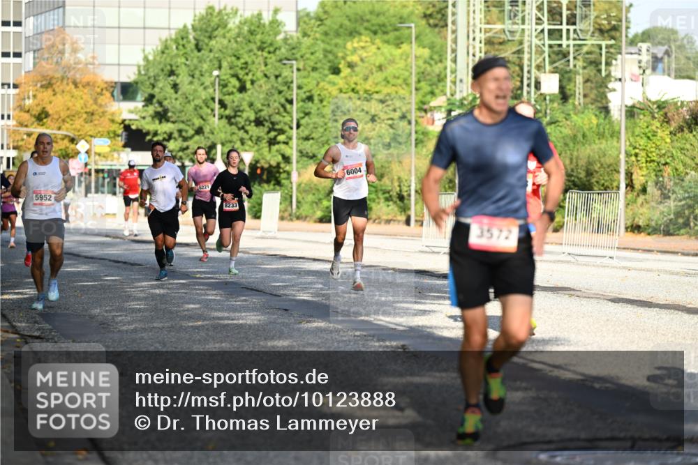 06.09.2026 - CURREX Alsterlauf Dr. Thomas Lammeyer http://msf.ph/oto/10123888 06.09.2026 09:40:30 Laufen 5952, 6221, 8233, 6004, 3572 meine-sportfotos.de