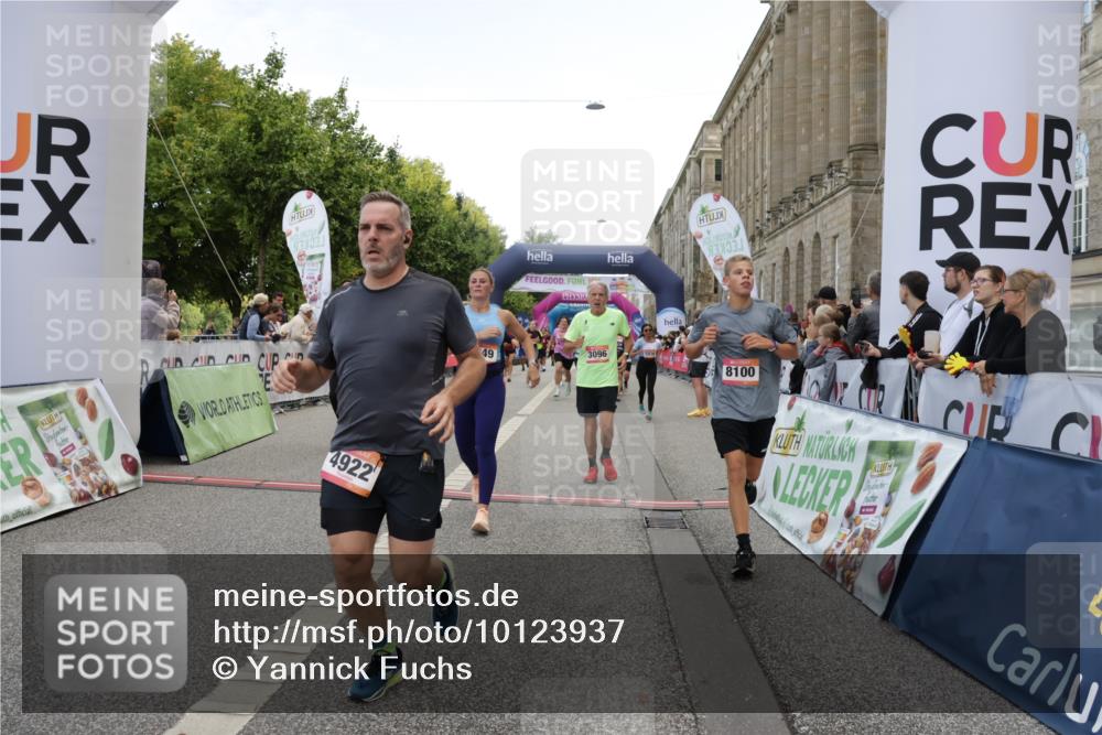 06.09.2026 - CURREX Alsterlauf Yannick Fuchs http://msf.ph/oto/10123937 06.09.2026 10:03:05 Ziel 2096, 3096, 3338, 3721, 3909, 3919, 3920, 4310, 4345, 4348, 4454, 4474, 4475, 4730, 4922, 5234, 5465, 5771, 5865, 5903, 5936, 6046, 6049, 6264, 6379, 8100 meine-sportfotos.de
