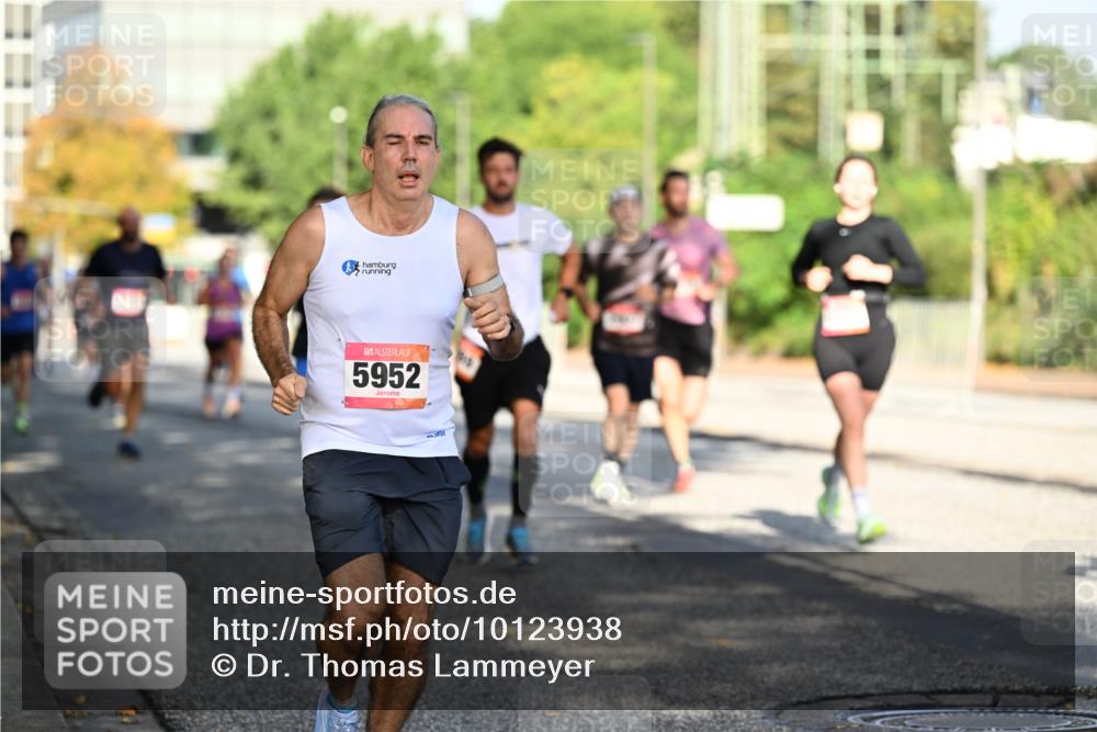 06.09.2026 - CURREX Alsterlauf Dr. Thomas Lammeyer http://msf.ph/oto/10123938 06.09.2026 09:40:34 Laufen 5952 meine-sportfotos.de