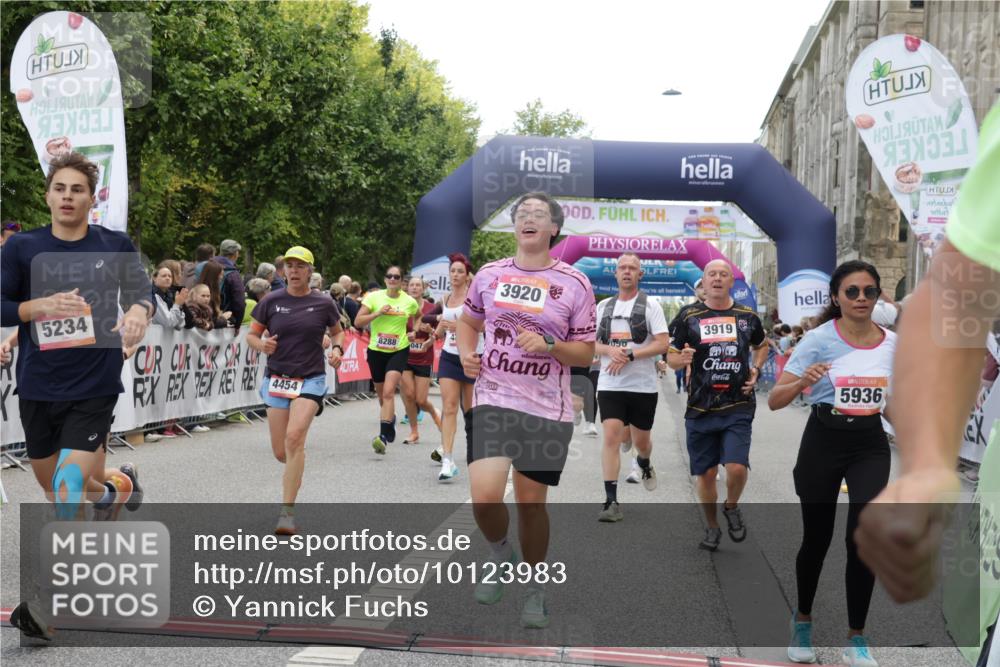 06.09.2026 - CURREX Alsterlauf Yannick Fuchs http://msf.ph/oto/10123983 06.09.2026 10:03:08 Ziel 2096, 2778, 3096, 3721, 3762, 3919, 3920, 4229, 4310, 4345, 4348, 4454, 4519, 4919, 4922, 4936, 5047, 5234, 5465, 5756, 5903, 5936, 6046, 6049, 6264, 6324, 6379, 8043, 8100, 8288 meine-sportfotos.de