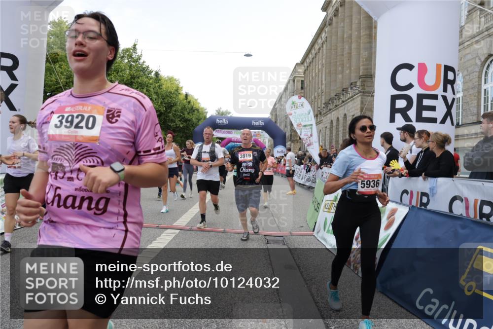 06.09.2026 - CURREX Alsterlauf Yannick Fuchs http://msf.ph/oto/10124032 06.09.2026 10:03:09 Ziel 2096, 2778, 3096, 3626, 3762, 3919, 3920, 4229, 4310, 4454, 4519, 4919, 4922, 4936, 5047, 5234, 5756, 5903, 5936, 6046, 6049, 6264, 6324, 6379, 8043, 8100, 8288 meine-sportfotos.de