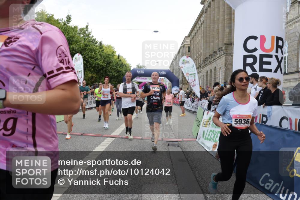 06.09.2026 - CURREX Alsterlauf Yannick Fuchs http://msf.ph/oto/10124042 06.09.2026 10:03:10 Ziel 2096, 2778, 3096, 3626, 3762, 3919, 3920, 4229, 4310, 4454, 4519, 4919, 4922, 4936, 5047, 5234, 5653, 5756, 5903, 5936, 6046, 6049, 6264, 6324, 6379, 8043, 8100, 8288 meine-sportfotos.de
