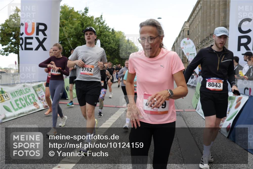 06.09.2026 - CURREX Alsterlauf Yannick Fuchs http://msf.ph/oto/10124159 06.09.2026 10:03:13 Ziel 2096, 2778, 3096, 3131, 3626, 3762, 3919, 3920, 4229, 4310, 4454, 4519, 4919, 4936, 5047, 5054, 5234, 5653, 5756, 5936, 6050, 6264, 6324, 6377, 6379, 8043, 8288 meine-sportfotos.de
