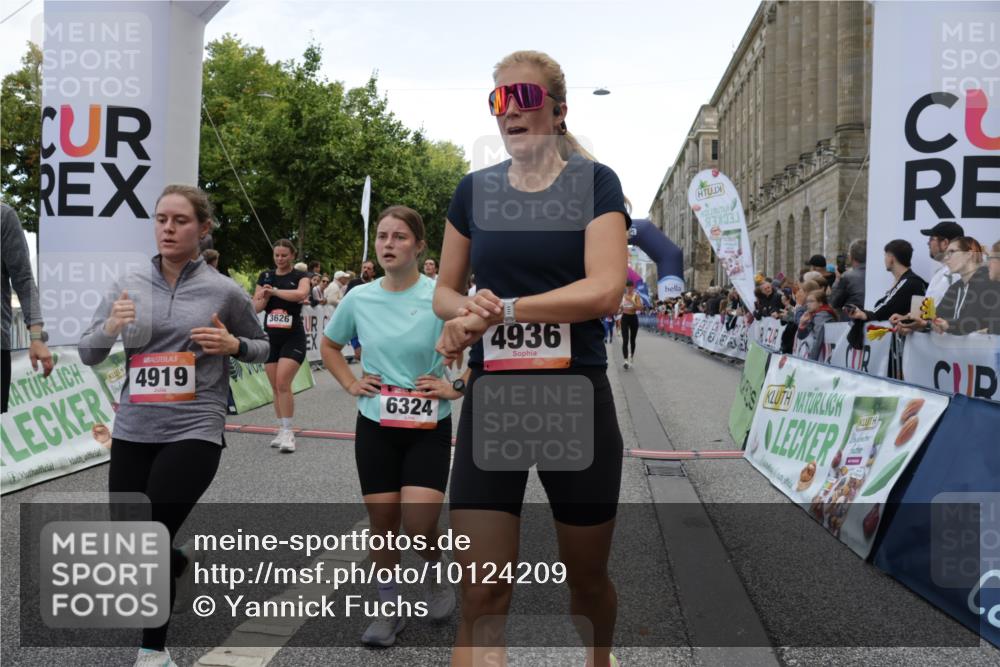 06.09.2026 - CURREX Alsterlauf Yannick Fuchs http://msf.ph/oto/10124209 06.09.2026 10:03:14 Ziel 2096, 2778, 3131, 3626, 3762, 3919, 3920, 4229, 4310, 4454, 4519, 4919, 4936, 5025, 5047, 5054, 5234, 5653, 5756, 5936, 6050, 6264, 6324, 6377, 6379, 8043, 8288 meine-sportfotos.de