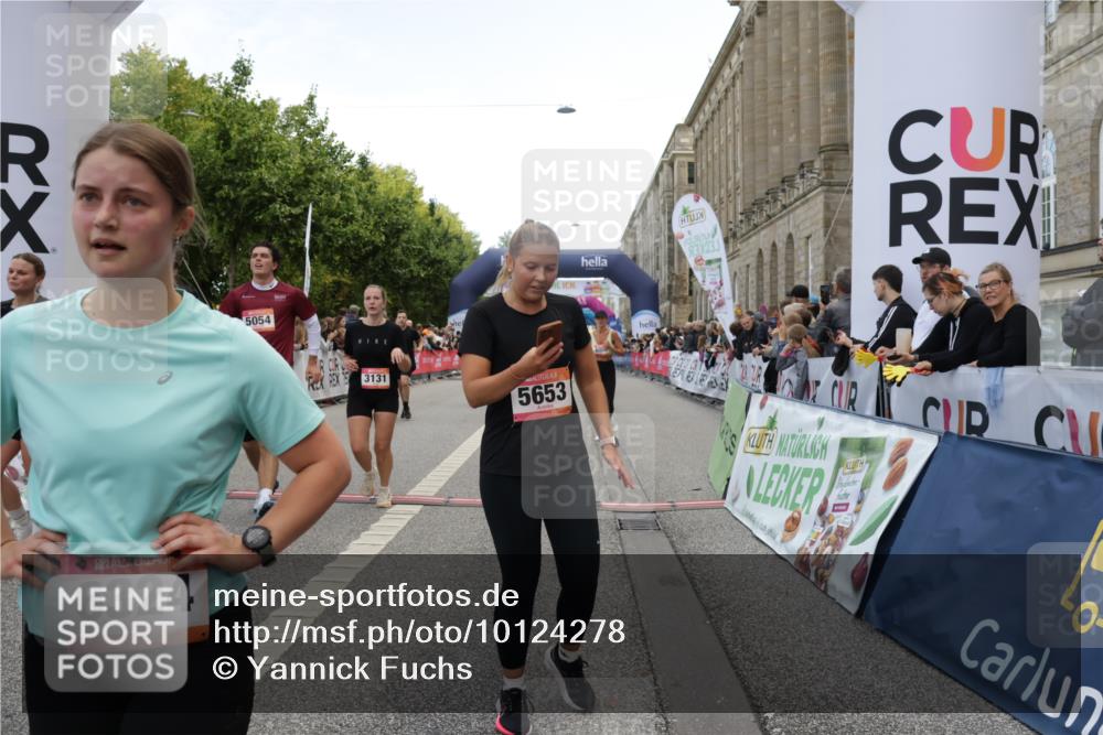 06.09.2026 - CURREX Alsterlauf Yannick Fuchs http://msf.ph/oto/10124278 06.09.2026 10:03:16 Ziel 2096, 2778, 3131, 3626, 3762, 3919, 3920, 4229, 4310, 4454, 4519, 4919, 4936, 5025, 5047, 5054, 5552, 5653, 5756, 5936, 6050, 6264, 6324, 6377, 8043, 8288 meine-sportfotos.de