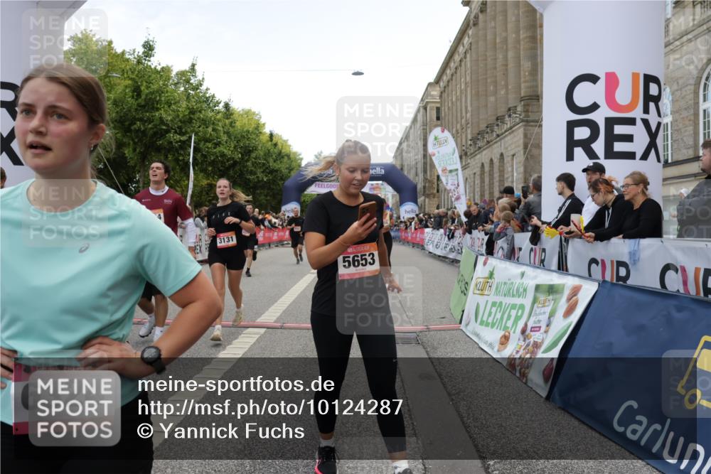 06.09.2026 - CURREX Alsterlauf Yannick Fuchs http://msf.ph/oto/10124287 06.09.2026 10:03:16 Ziel 2096, 2778, 3131, 3626, 3762, 3919, 3920, 4229, 4310, 4454, 4519, 4919, 4936, 5025, 5047, 5054, 5552, 5653, 5756, 5936, 6050, 6264, 6324, 6377, 8043, 8288 meine-sportfotos.de
