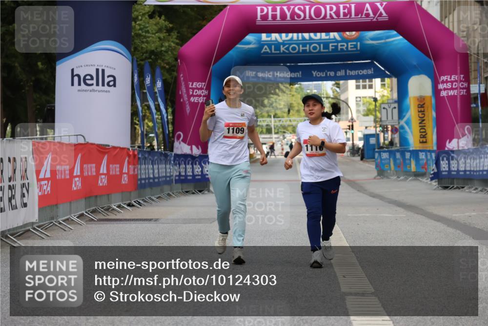 06.09.2026 - CURREX Alsterlauf Strokosch-Dieckow http://msf.ph/oto/10124303 06.09.2026 12:13:36 Ziel 1109, 1110 meine-sportfotos.de