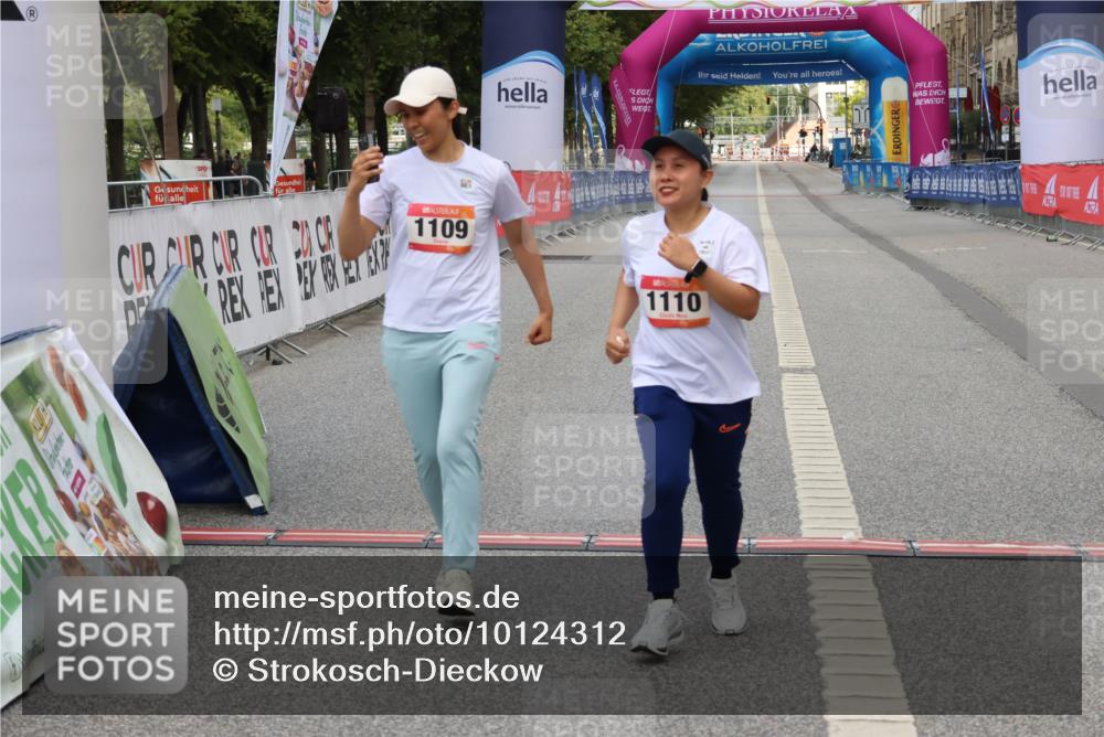 06.09.2026 - CURREX Alsterlauf Strokosch-Dieckow http://msf.ph/oto/10124312 06.09.2026 12:13:41 Ziel 1109, 1110 meine-sportfotos.de