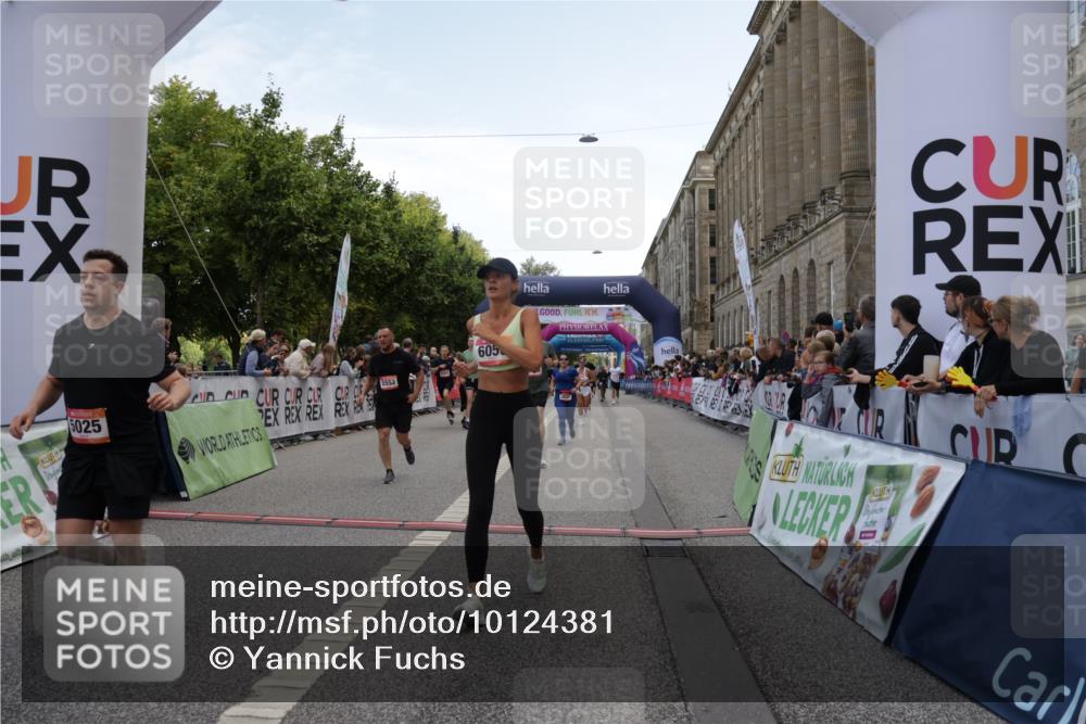 06.09.2026 - CURREX Alsterlauf Yannick Fuchs http://msf.ph/oto/10124381 06.09.2026 10:03:19 Ziel 2323, 2334, 2522, 3131, 3626, 3762, 3874, 4229, 4919, 4936, 5025, 5047, 5054, 5552, 5653, 5756, 6050, 6345, 6355, 6377, 8043, 8150 meine-sportfotos.de