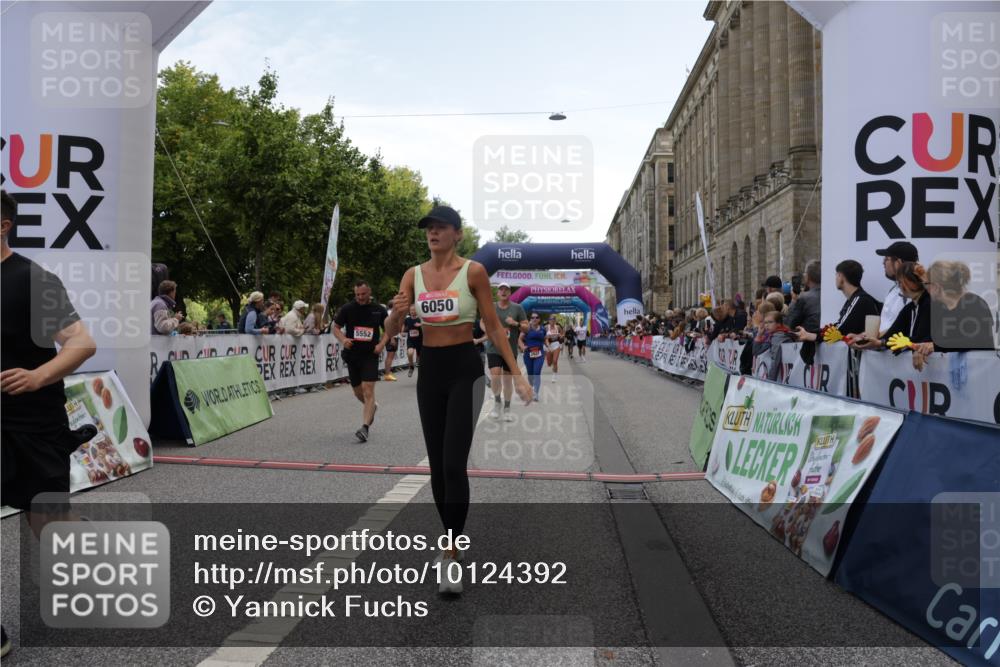 06.09.2026 - CURREX Alsterlauf Yannick Fuchs http://msf.ph/oto/10124392 06.09.2026 10:03:19 Ziel 2323, 2334, 2522, 3131, 3626, 3762, 3874, 4229, 4919, 4936, 5025, 5047, 5054, 5552, 5653, 5756, 6050, 6345, 6355, 6377, 8043, 8150 meine-sportfotos.de
