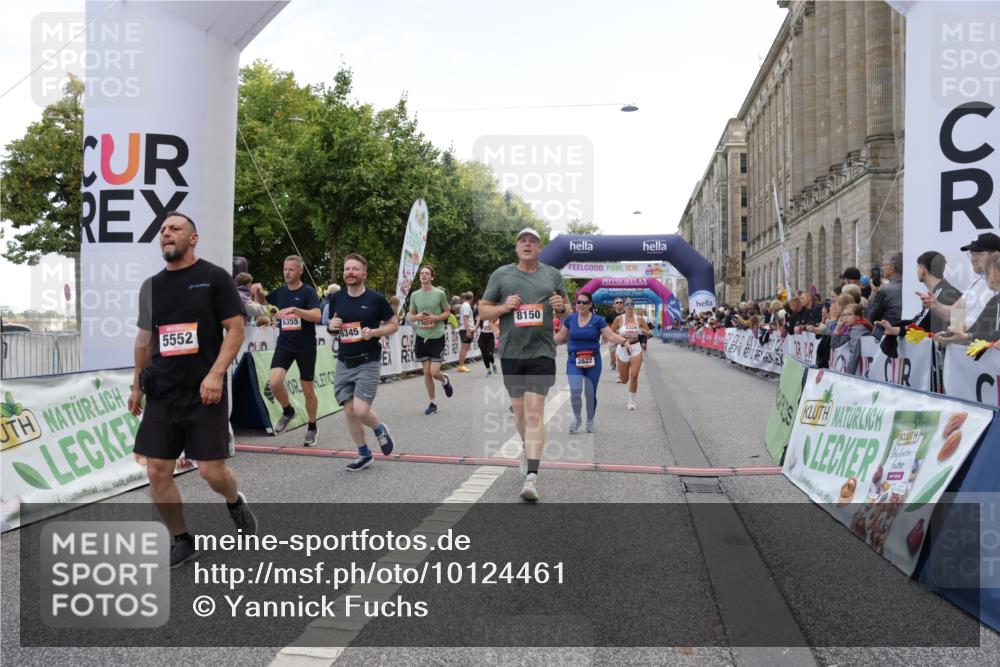 06.09.2026 - CURREX Alsterlauf Yannick Fuchs http://msf.ph/oto/10124461 06.09.2026 10:03:22 Ziel 2280, 2323, 2334, 2522, 3131, 3625, 3874, 5025, 5054, 5330, 5552, 5651, 5653, 6050, 6345, 6355, 6377, 8150 meine-sportfotos.de