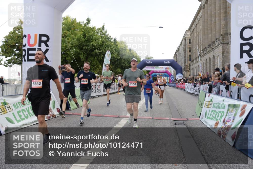 06.09.2026 - CURREX Alsterlauf Yannick Fuchs http://msf.ph/oto/10124471 06.09.2026 10:03:22 Ziel 2280, 2323, 2334, 2522, 3131, 3625, 3874, 5025, 5054, 5330, 5552, 5651, 5653, 6050, 6345, 6355, 6377, 8150 meine-sportfotos.de