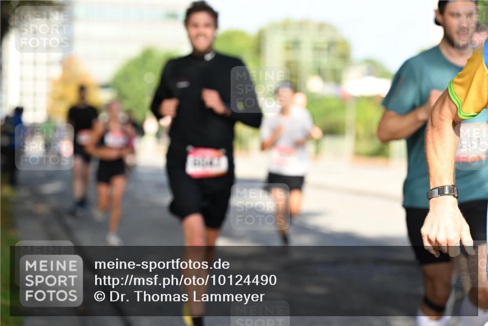 06.09.2026 - CURREX Alsterlauf Dr. Thomas Lammeyer http://msf.ph/oto/10124490 06.09.2026 09:41:37 Laufen 831 meine-sportfotos.de