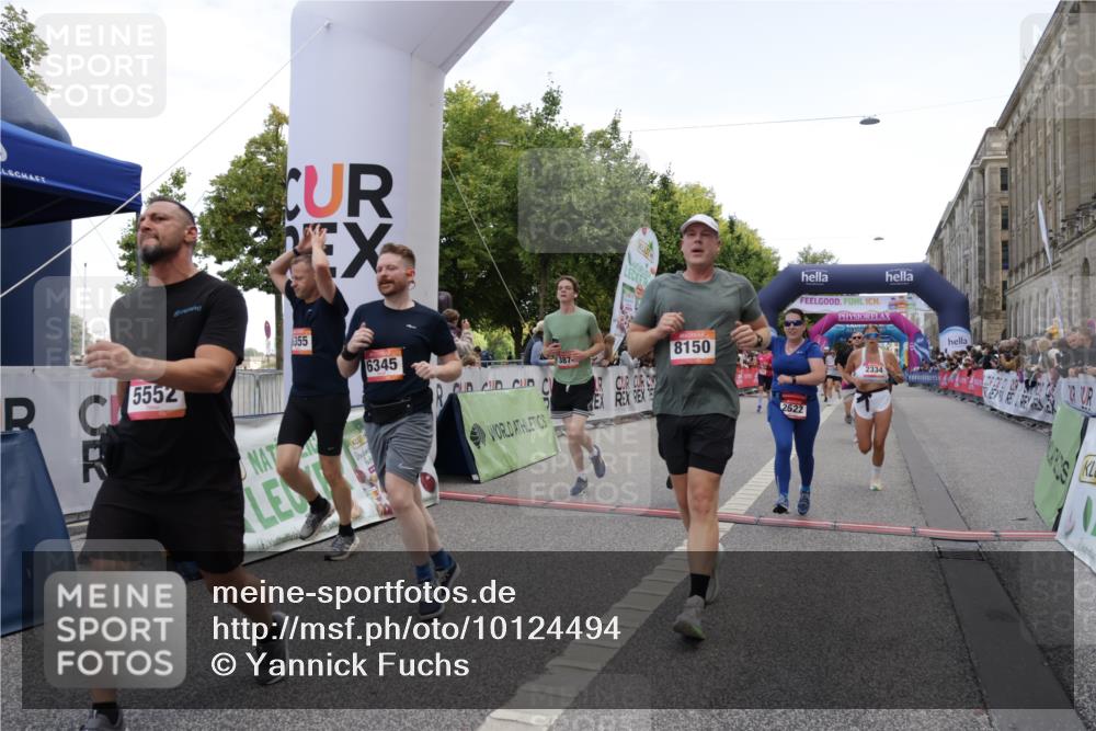 06.09.2026 - CURREX Alsterlauf Yannick Fuchs http://msf.ph/oto/10124494 06.09.2026 10:03:22 Ziel 2280, 2323, 2334, 2522, 3131, 3625, 3874, 5025, 5054, 5330, 5552, 5651, 5653, 6050, 6345, 6355, 6377, 8150 meine-sportfotos.de