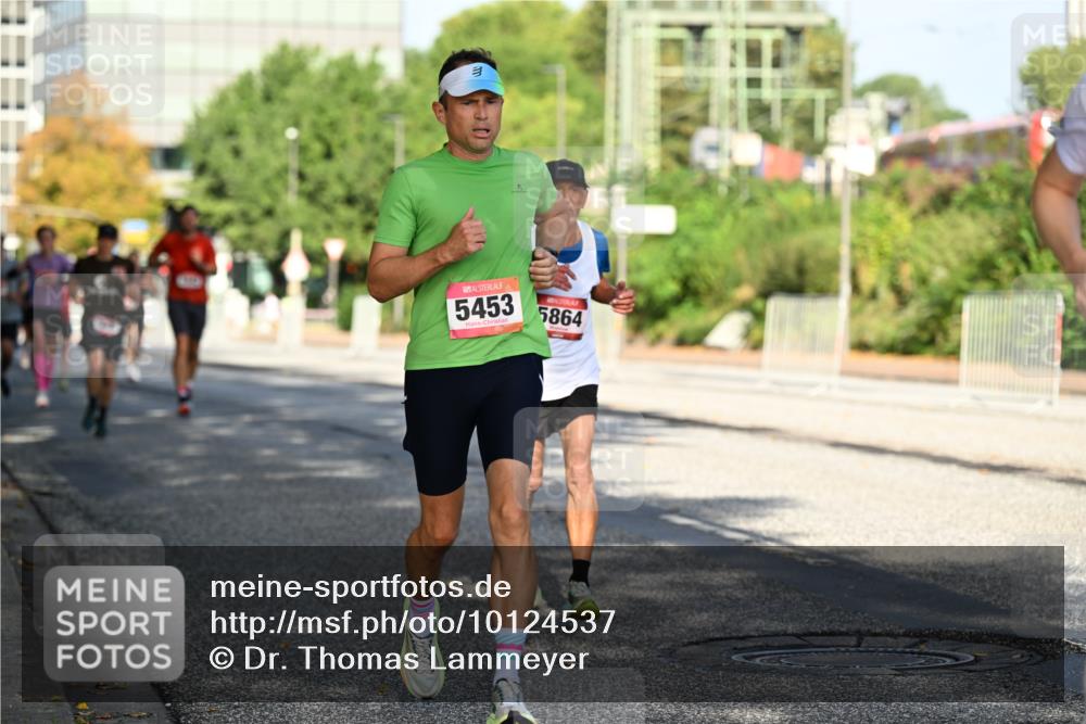 06.09.2026 - CURREX Alsterlauf Dr. Thomas Lammeyer http://msf.ph/oto/10124537 06.09.2026 09:41:45 Laufen 5453, 5864 meine-sportfotos.de