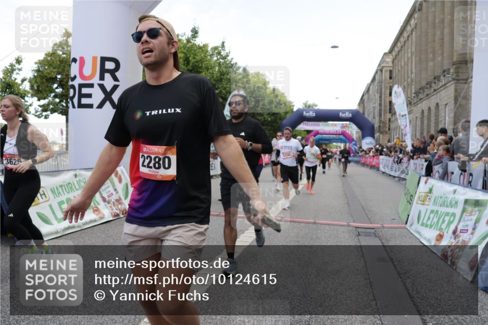 06.09.2026 - CURREX Alsterlauf Yannick Fuchs http://msf.ph/oto/10124615 06.09.2026 10:03:27 Ziel 2280, 2323, 2334, 2447, 2522, 2740, 2741, 2820, 3227, 3625, 3874, 5330, 5360, 5461, 5552, 5651, 6345, 6355, 8022, 8150, 8279 meine-sportfotos.de