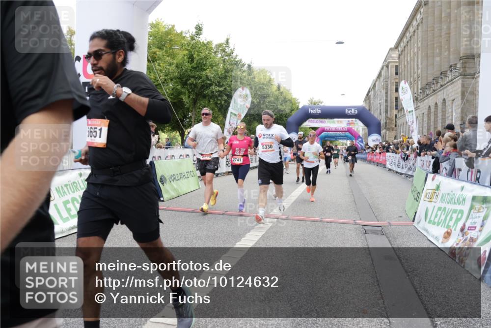 06.09.2026 - CURREX Alsterlauf Yannick Fuchs http://msf.ph/oto/10124632 06.09.2026 10:03:27 Ziel 2280, 2323, 2334, 2447, 2522, 2740, 2741, 2820, 3227, 3625, 3874, 5330, 5360, 5461, 5552, 5651, 6345, 6355, 8022, 8150, 8279 meine-sportfotos.de
