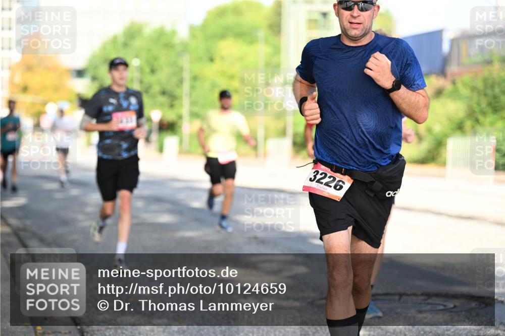 06.09.2026 - CURREX Alsterlauf Dr. Thomas Lammeyer http://msf.ph/oto/10124659 06.09.2026 09:41:59 Laufen 3226 meine-sportfotos.de