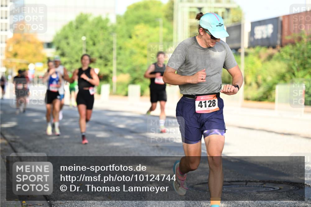 06.09.2026 - CURREX Alsterlauf Dr. Thomas Lammeyer http://msf.ph/oto/10124744 06.09.2026 09:42:08 Laufen 4128 meine-sportfotos.de