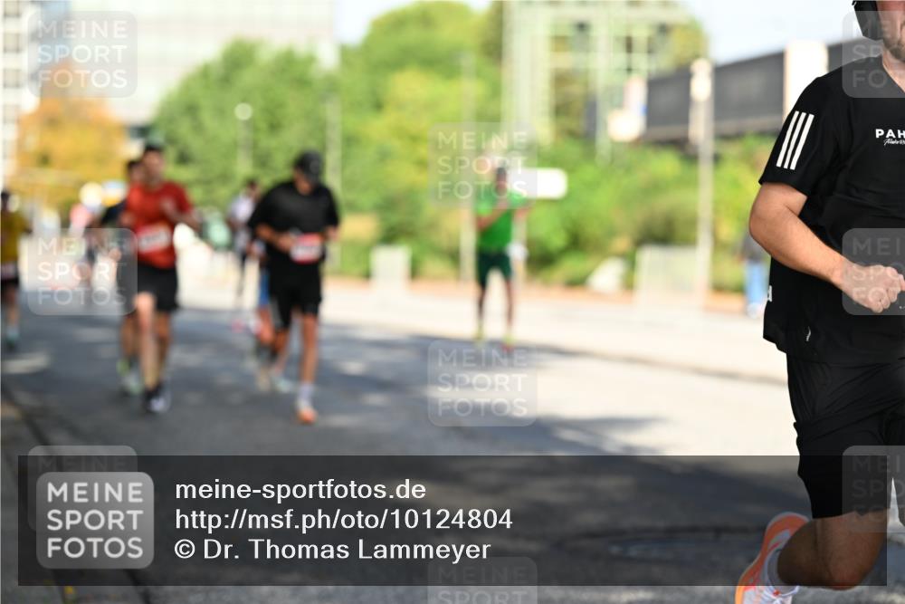 06.09.2026 - CURREX Alsterlauf Dr. Thomas Lammeyer http://msf.ph/oto/10124804 06.09.2026 09:42:14 Laufen  meine-sportfotos.de