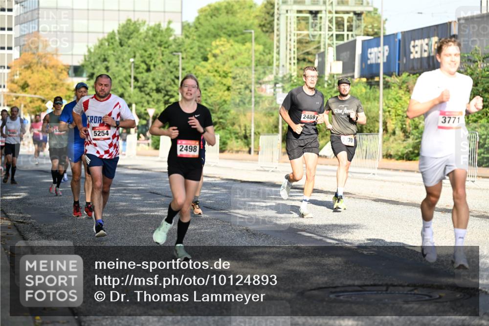 06.09.2026 - CURREX Alsterlauf Dr. Thomas Lammeyer http://msf.ph/oto/10124893 06.09.2026 09:42:25 Laufen 5254, 2498, 2489, 70, 3771 meine-sportfotos.de