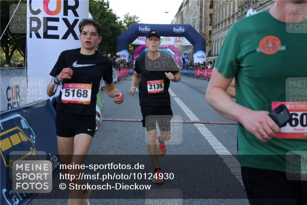 06.09.2026 - CURREX Alsterlauf Strokosch-Dieckow http://msf.ph/oto/10124930 06.09.2026 09:44:09 Ziel 2139, 2250, 2723, 3010, 3702, 3994, 4157, 4277, 4893, 5114, 5168, 5402, 5606, 6060, 8127, 8328 meine-sportfotos.de
