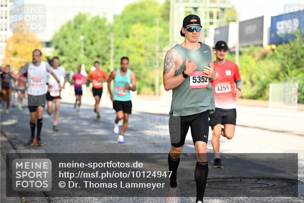 06.09.2026 - CURREX Alsterlauf Dr. Thomas Lammeyer http://msf.ph/oto/10124947 06.09.2026 09:42:30 Laufen 5352, 4255 meine-sportfotos.de