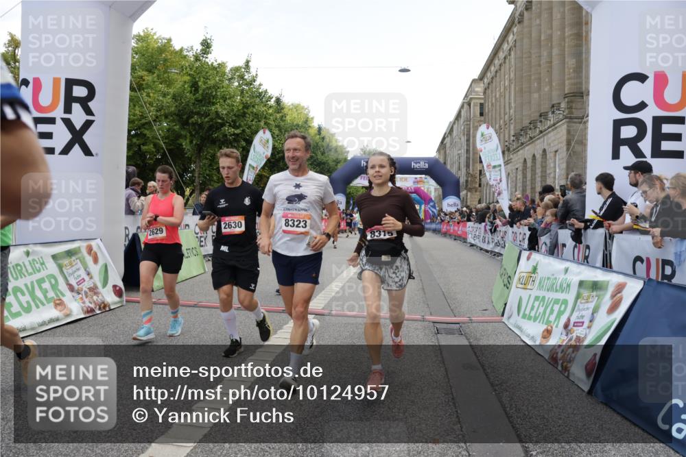 06.09.2026 - CURREX Alsterlauf Yannick Fuchs http://msf.ph/oto/10124957 06.09.2026 10:03:40 Ziel 2386, 2429, 2448, 2501, 2629, 2630, 2869, 3252, 3367, 3756, 4777, 5087, 5408, 5737, 6290, 6292, 6344, 8203, 8219, 8263, 8315, 8323 meine-sportfotos.de