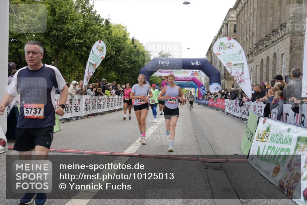 06.09.2026 - CURREX Alsterlauf Yannick Fuchs http://msf.ph/oto/10125013 06.09.2026 10:03:42 Ziel 2386, 2429, 2448, 2501, 2629, 2630, 2869, 3756, 4591, 4606, 5087, 5737, 6292, 6344, 8203, 8219, 8263, 8315, 8323 meine-sportfotos.de