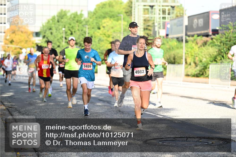 06.09.2026 - CURREX Alsterlauf Dr. Thomas Lammeyer http://msf.ph/oto/10125071 06.09.2026 09:42:42 Laufen 4372, 5926, 21, 58, 4982, 815 meine-sportfotos.de