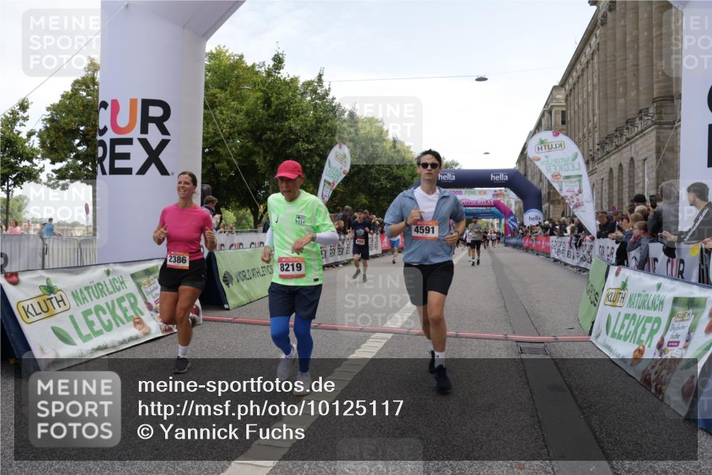 06.09.2026 - CURREX Alsterlauf Yannick Fuchs http://msf.ph/oto/10125117 06.09.2026 10:03:46 Ziel 2386, 2429, 2448, 2629, 2630, 3059, 3094, 3405, 4132, 4591, 4606, 5737, 5911, 8203, 8219, 8263, 8315, 8323 meine-sportfotos.de