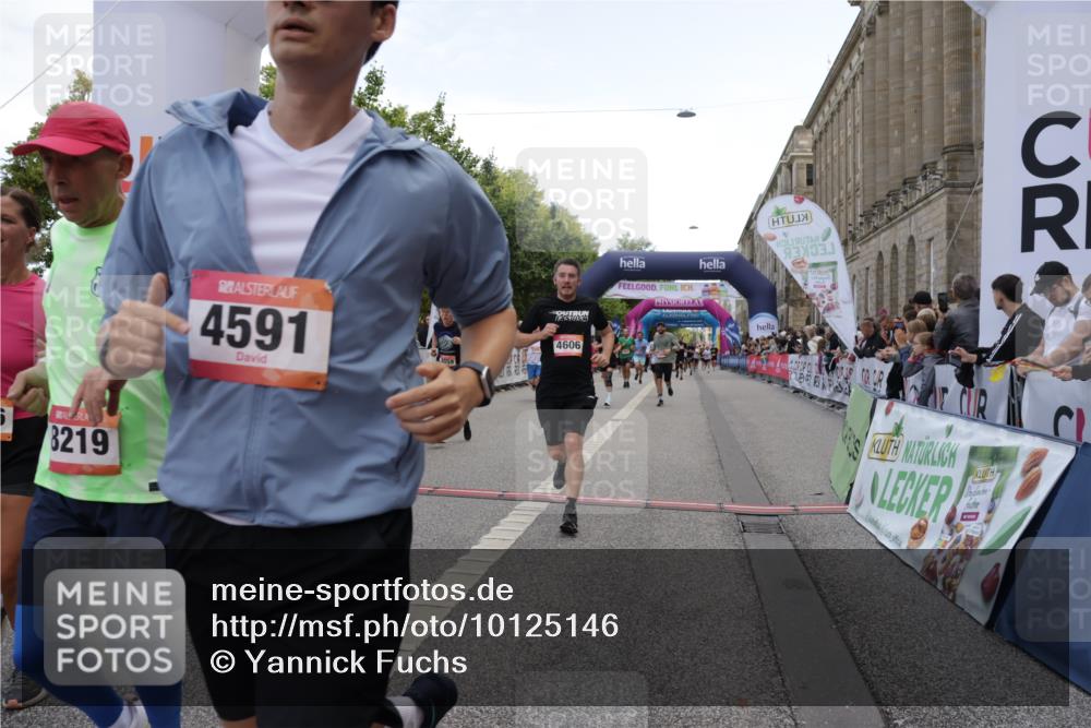 06.09.2026 - CURREX Alsterlauf Yannick Fuchs http://msf.ph/oto/10125146 06.09.2026 10:03:47 Ziel 2386, 2429, 2629, 2630, 3059, 3094, 3405, 4132, 4591, 4606, 5737, 5911, 8203, 8219, 8315 meine-sportfotos.de