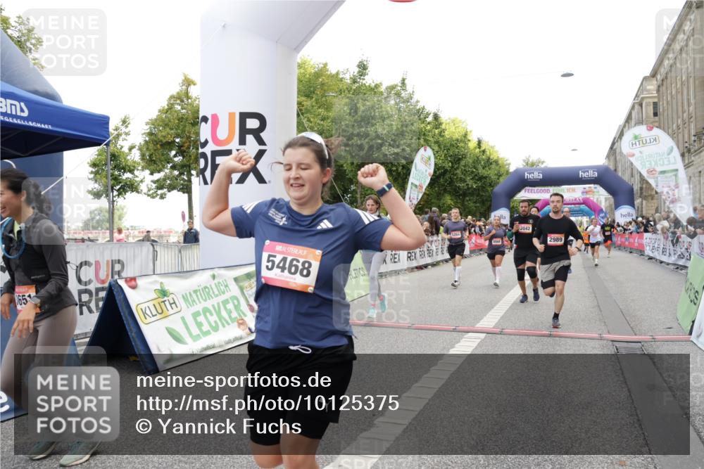 06.09.2026 - CURREX Alsterlauf Yannick Fuchs http://msf.ph/oto/10125375 06.09.2026 10:03:56 Ziel 2042, 2989, 3094, 3378, 3384, 3405, 3651, 3766, 4004, 4132, 4672, 4968, 4972, 4979, 5284, 5468, 5911, 6247, 8044, 8079 meine-sportfotos.de