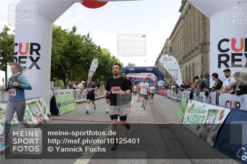 06.09.2026 - CURREX Alsterlauf Yannick Fuchs http://msf.ph/oto/10125401 06.09.2026 10:03:57 Ziel 2042, 2657, 2989, 3094, 3378, 3384, 3405, 3651, 3745, 3752, 3766, 4004, 4132, 4672, 4968, 4972, 4979, 5284, 5468, 6247, 8044, 8079 meine-sportfotos.de