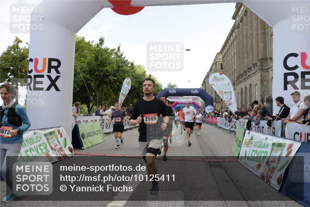 06.09.2026 - CURREX Alsterlauf Yannick Fuchs http://msf.ph/oto/10125411 06.09.2026 10:03:57 Ziel 2042, 2657, 2989, 3094, 3378, 3384, 3405, 3651, 3745, 3752, 3766, 4004, 4132, 4672, 4968, 4972, 4979, 5284, 5468, 6247, 8044, 8079 meine-sportfotos.de