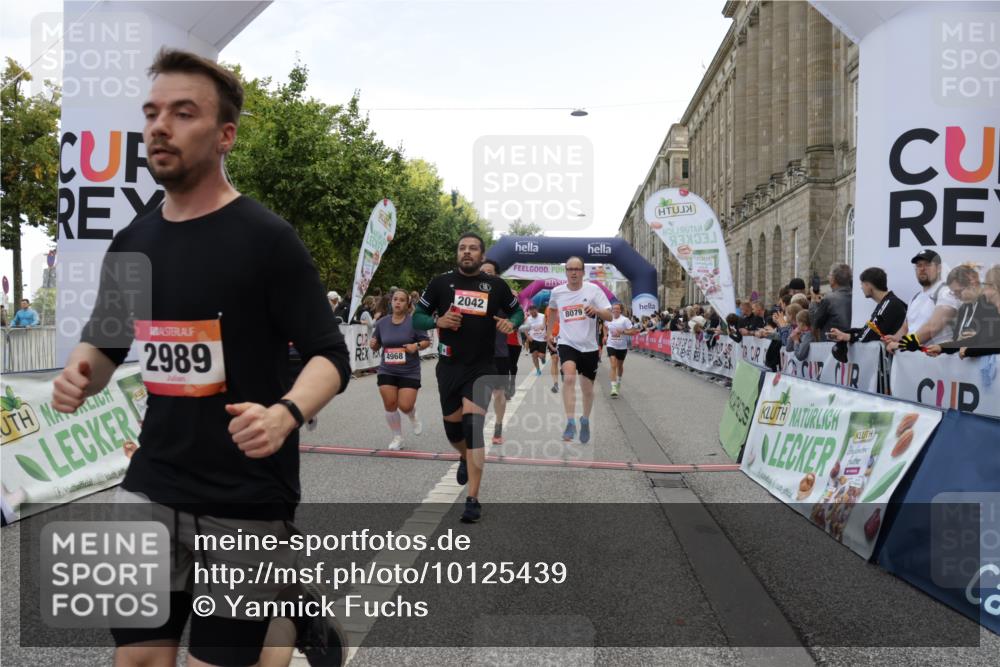 06.09.2026 - CURREX Alsterlauf Yannick Fuchs http://msf.ph/oto/10125439 06.09.2026 10:03:58 Ziel 2042, 2657, 2989, 3094, 3378, 3384, 3405, 3651, 3745, 3752, 3766, 4004, 4672, 4968, 4972, 4979, 5284, 5468, 6247, 8044, 8079 meine-sportfotos.de