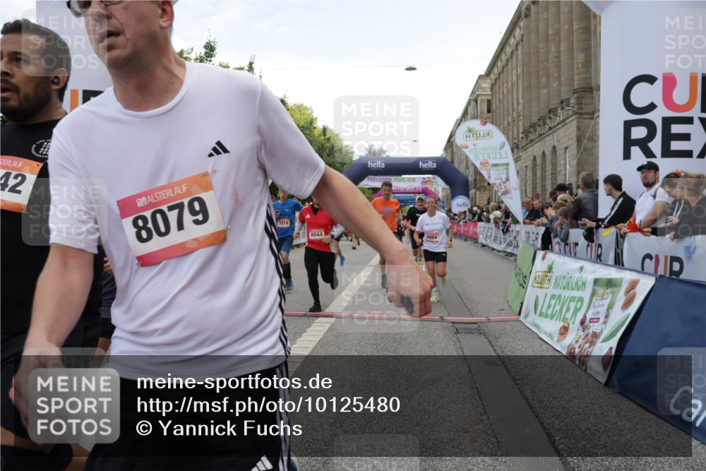 06.09.2026 - CURREX Alsterlauf Yannick Fuchs http://msf.ph/oto/10125480 06.09.2026 10:04:00 Ziel 2042, 2091, 2657, 2989, 3378, 3384, 3651, 3745, 3752, 3766, 4004, 4672, 4968, 4972, 4979, 5061, 5284, 5468, 6247, 8044, 8079 meine-sportfotos.de