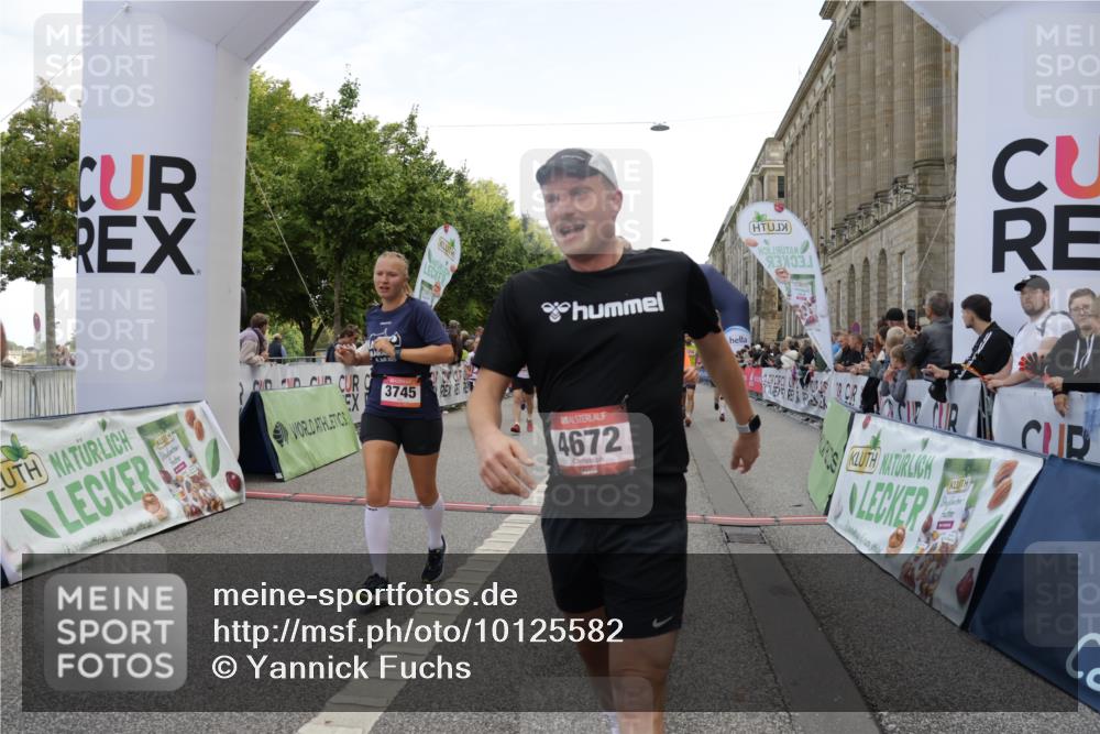 06.09.2026 - CURREX Alsterlauf Yannick Fuchs http://msf.ph/oto/10125582 06.09.2026 10:04:03 Ziel 2042, 2091, 2164, 2657, 2677, 2989, 3100, 3239, 3378, 3384, 3562, 3697, 3745, 3752, 4004, 4495, 4634, 4672, 4943, 4968, 4972, 4979, 5004, 5061, 5284, 5401, 5709, 6056, 8044, 8079 meine-sportfotos.de