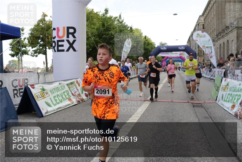 06.09.2026 - CURREX Alsterlauf Yannick Fuchs http://msf.ph/oto/10125619 06.09.2026 10:04:06 Ziel 2091, 2164, 2657, 2677, 3100, 3239, 3378, 3384, 3562, 3697, 3745, 3747, 3752, 4004, 4495, 4634, 4672, 4943, 5004, 5061, 5157, 5401, 5709, 6056, 8044 meine-sportfotos.de