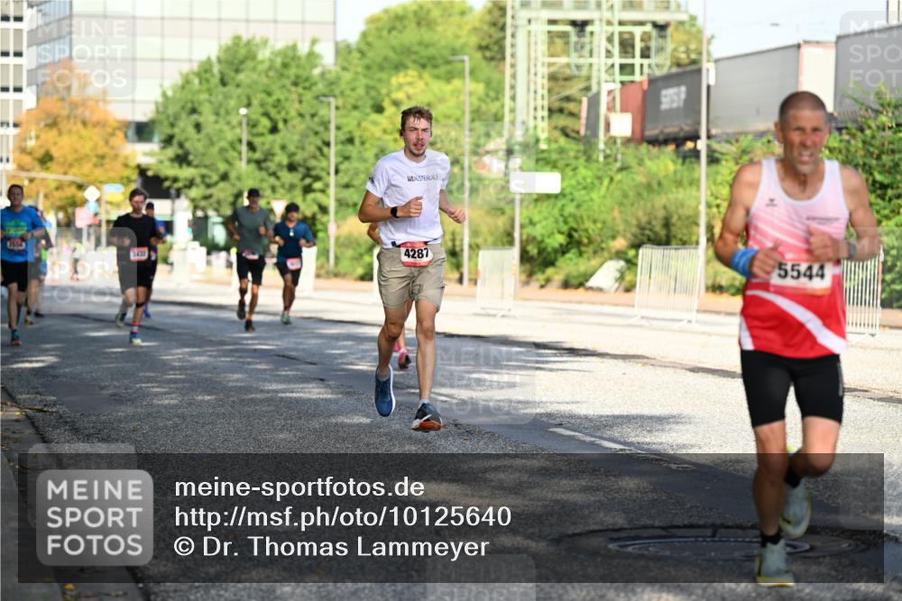 06.09.2026 - CURREX Alsterlauf Dr. Thomas Lammeyer http://msf.ph/oto/10125640 06.09.2026 09:43:44 Laufen 4287, 5544 meine-sportfotos.de